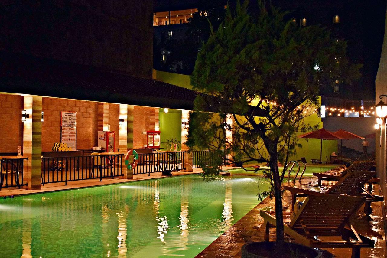 Meotel Purwokerto Exterior foto