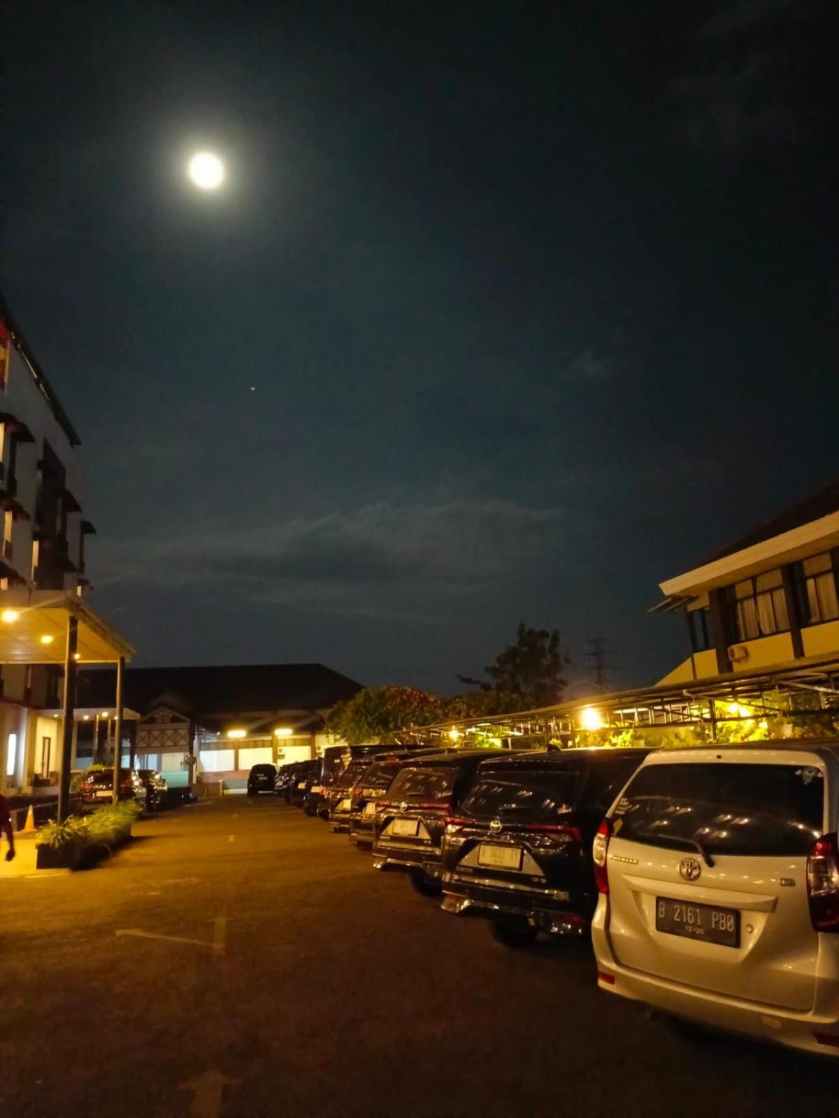 Meotel Purwokerto Exterior foto
